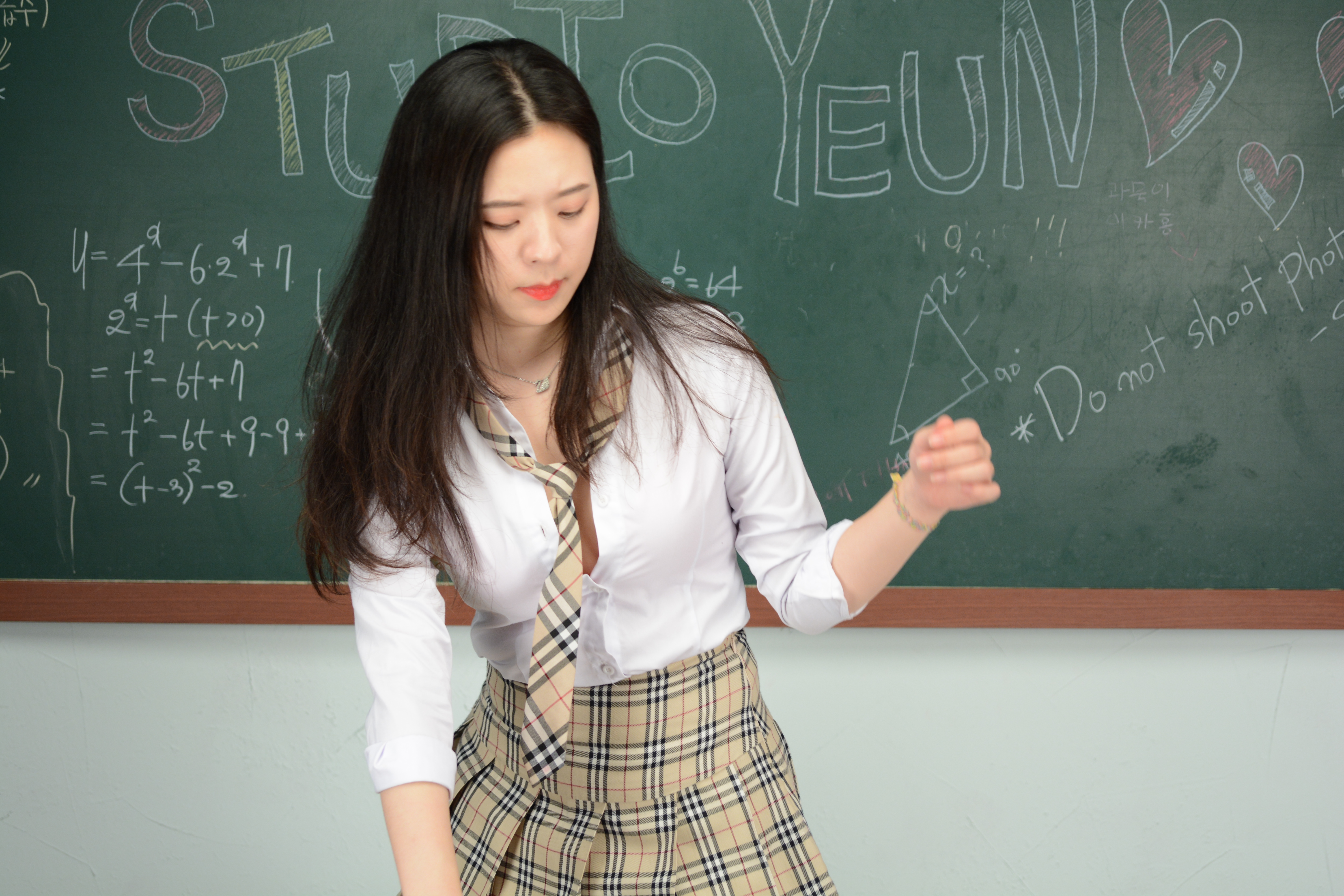 미분류 / 연스튜디오 모델W_칠판녀_(1046p)